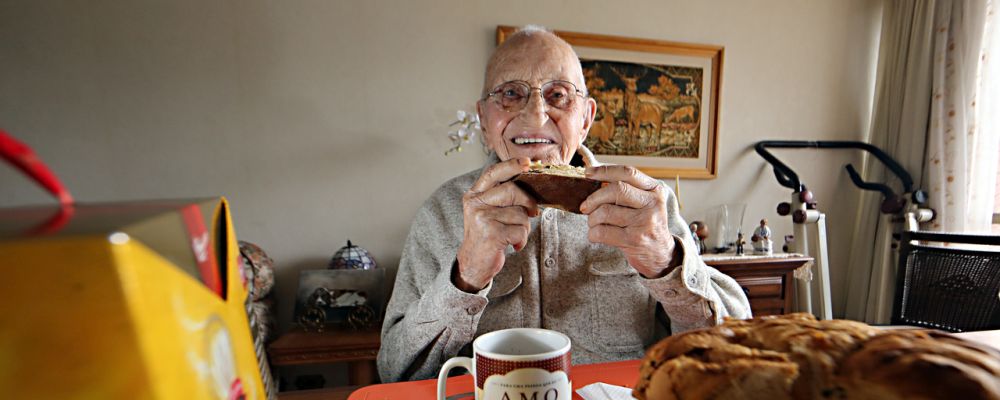 Bom Gourmet - Mario Comazzi, de 94 anos que é apaixonado pelo panettone Bauducco - já comeu mais de 50 panettones este ano