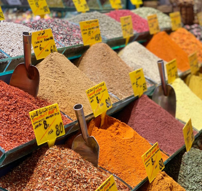 Mercado de especiarias em Istambul. Foto: Guile Kaesemodel.