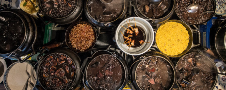 Feijoada Dona Cacilda, do Puina's Bar. Foto: Divulgação.