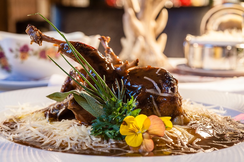 Restaurante em hotel de luxo de Gramado tem menu especializado em carnes de caça Um dos pratos com perdiz do cardápio da casa. Foto: Divulgação.