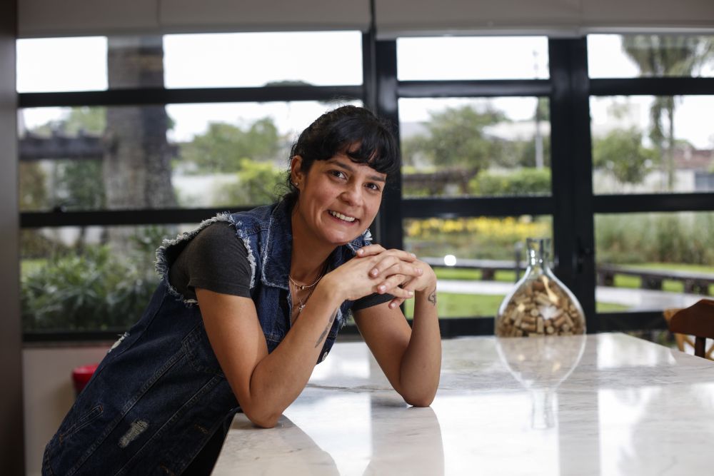 Manu Buffara é única mulher em palestra de chefs em Paris Manu Buffara é única mulher em palestra de chefs em Paris