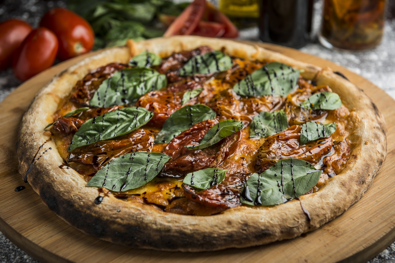 Margherita Especial da Nonna leva tomates secos feitos na casa. Foto: Letícia Akemi/Gazeta do Povo Margherita Especial da Nonna leva tomates secos feitos na casa. Foto: Letícia Akemi/Gazeta do Povo