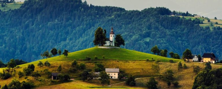 Embora muita gente não saiba, a Eslovênia é um dos países com a tradição mais antiga de produção de vinhos. Foto: Daniil Vnoutchkov / Unsplash
