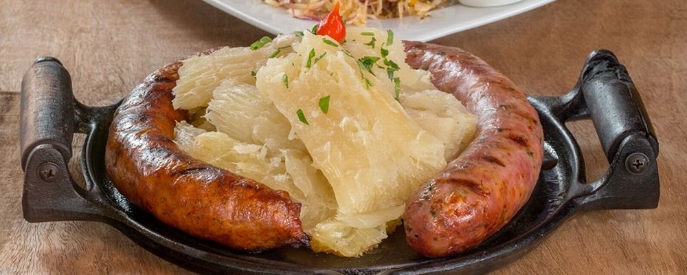 Linguiça feita em Curitiba concorre entre as melhores do Brasil Feito com pernil suíno e queijo provolone, embutido do gastrobar Choripan está na final do concurso realizado pelo Mais Você, da Rede Globo. Foto: Reprodução