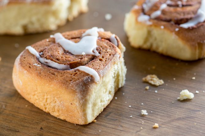 Cinnamon roll da Flammk é vendido de segunda à sexta na cantina e às quartas à tarde no Coletivo Alimentar. Foto: Fernando Zequinão/Gazeta do Povo Cinnamon roll da Flammk é vendido de segunda à sexta na cantina e às quartas à tarde no Coletivo Alimentar. Foto: Fernando Zequinão/Gazeta do Povo