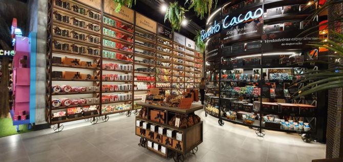 Contando com a nova unidade, em Curitiba, ao todo são 14 lojas no Brasil que têm o modelo Mega Store. Esta é em Guarulhos, São Paulo. Fotos: Divulgação Contando com a nova unidade, em Curitiba, ao todo são 14 lojas no Brasil que têm o modelo Mega Store. Esta é em Guarulhos, São Paulo. Fotos: Divulgação
