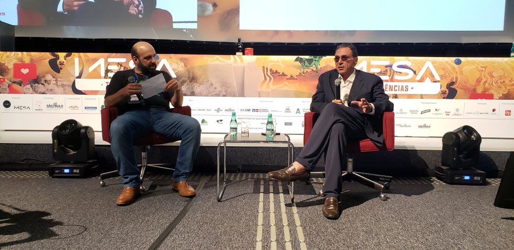 Ricardo Castilho entrevista Rogério Fasano durante o Mesa Tendências 2019. Foto: Flávia Schiochet/Gazeta do Povo Ricardo Castilho entrevista Rogério Fasano durante o Mesa Tendências 2019. Foto: Flávia Schiochet/Gazeta do Povo