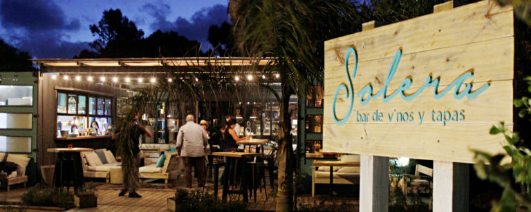 Bar Solera, de tapas e vinhos, fica em Maldonado, no Uruguai. Foto: Divulgação.