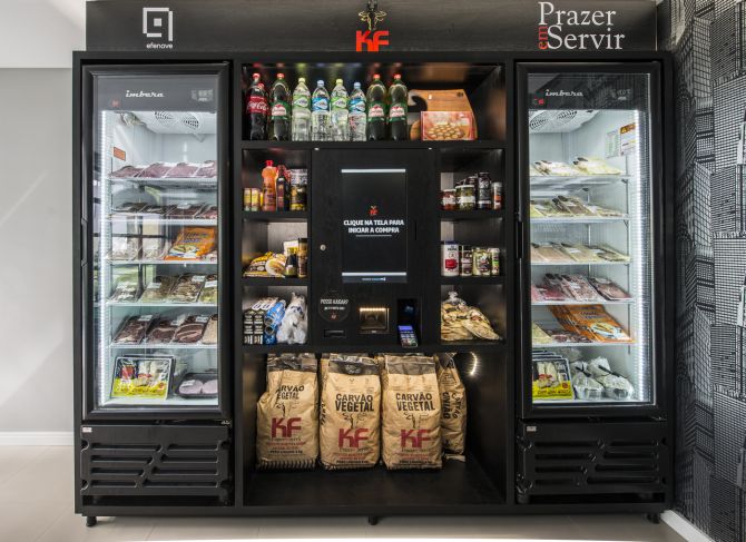 Sistema de autosserviço da KF Grill em condomínio de apartamentos em Curitiba. Em um ano, empresário quer implantar o negócio em todo o Brasil. Foto: Letícia Akemi / Gazeta do Povo Sistema de autosserviço da KF Grill em condomínio de apartamentos em Curitiba. Em um ano, empresário quer implantar o negócio em todo o Brasil. Foto: Letícia Akemi / Gazeta do Povo