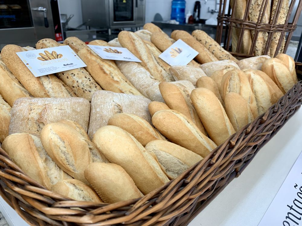 Os pães são produzidos seguindo as receitas tradicionais e ultracongelados a -60 °C. Foto: Guilherme Grandi/Gazeta do Povo. Os pães são produzidos seguindo as receitas tradicionais e ultracongelados a -60 °C. Foto: Guilherme Grandi/Gazeta do Povo.