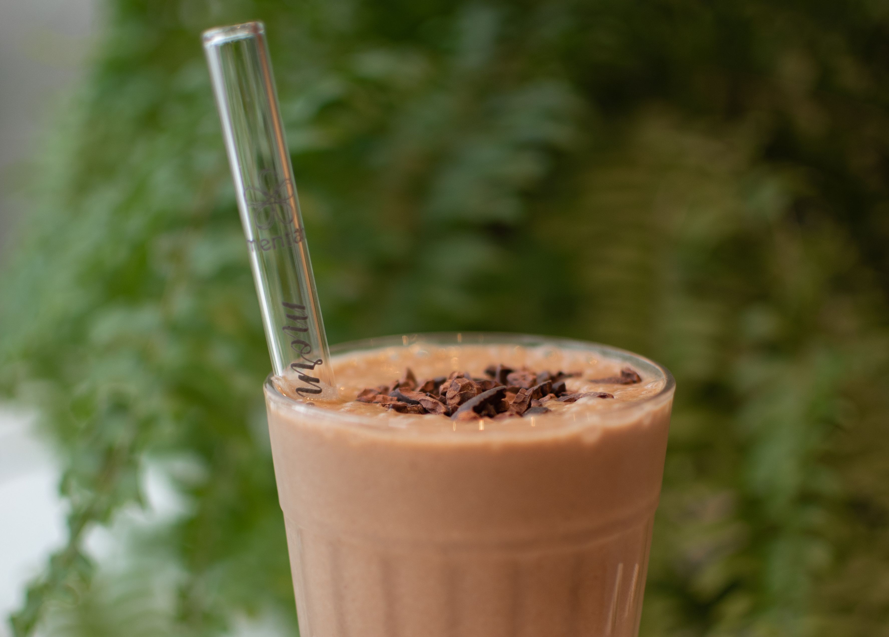 Smoothie de chocolate do Mornings, à base de banana congelada batida com água de coco. Foto: Fernanda Santos/Divulgação Smoothie de chocolate do Mornings, à base de banana congelada batida com água de coco. Foto: Fernanda Santos/Divulgação