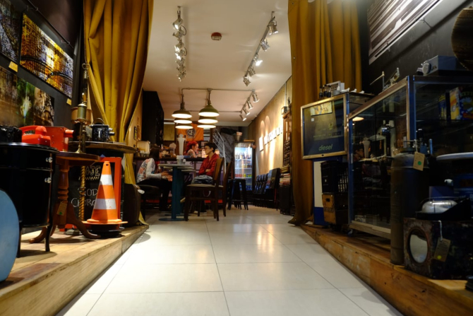 Bar, café e antiquário Tralharia, em Florianópolis. Foto: Divulgação. Bar, café e antiquário Tralharia, em Florianópolis. Foto: Divulgação.
