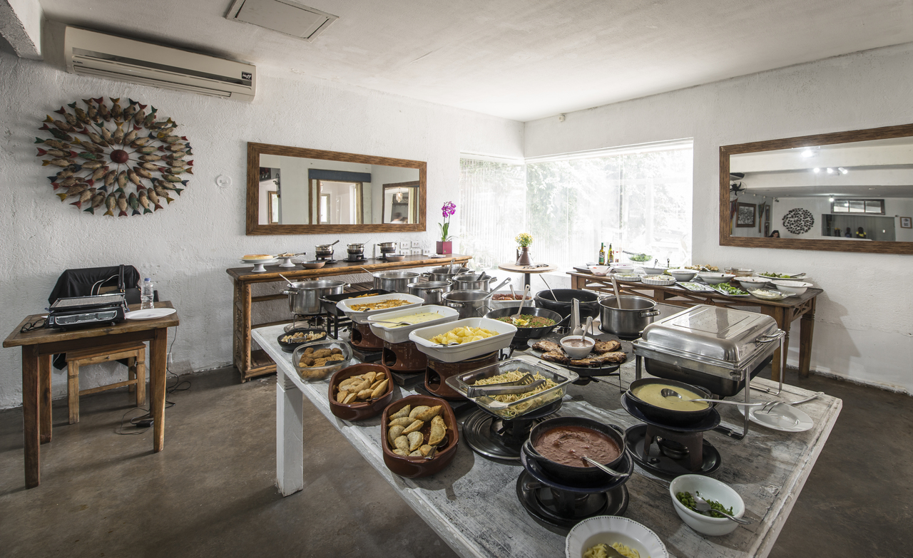 Buffet do Dedo de Moça, que serve almoço de segunda a sábado. Foto: Letícia Akemi/Bom Gourmet Buffet do Dedo de Moça, que serve almoço de segunda a sábado. Foto: Letícia Akemi/Bom Gourmet