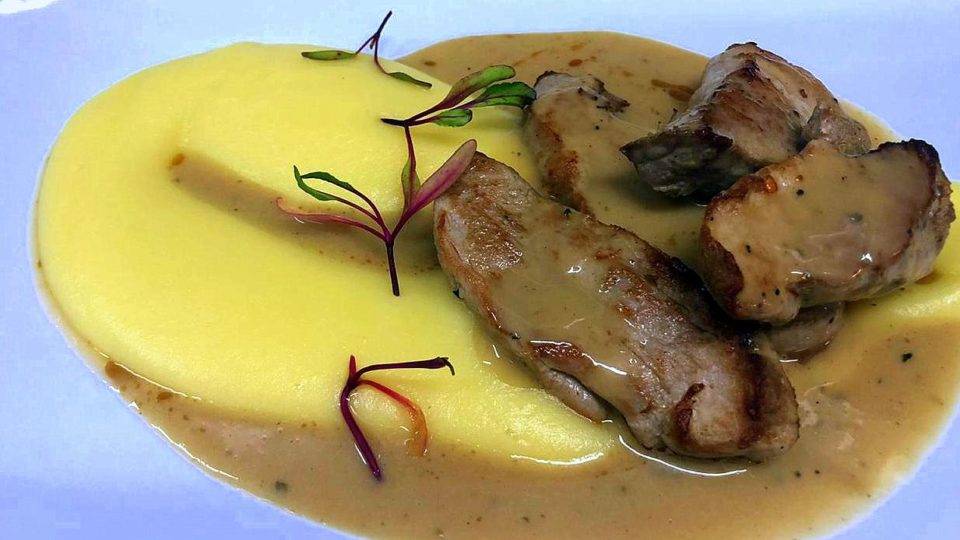 Mignon suíno ao molho rôti com purê de batata. Foto: Divulgação Mignon suíno ao molho rôti com purê de batata. Foto: Divulgação