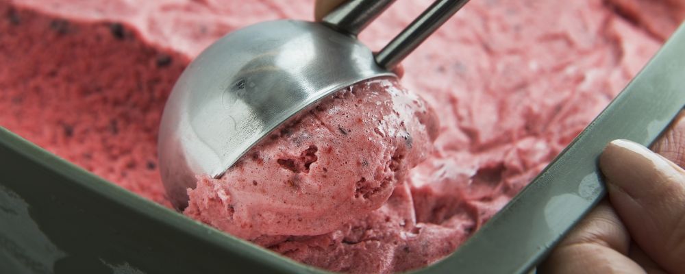 Textura do sorbet caseiro pode ser resultado da clara em neve, mistura de açúcares ou acrescentar fibra vegetal. Foto: Letícia Akemi/Bom Gourmet