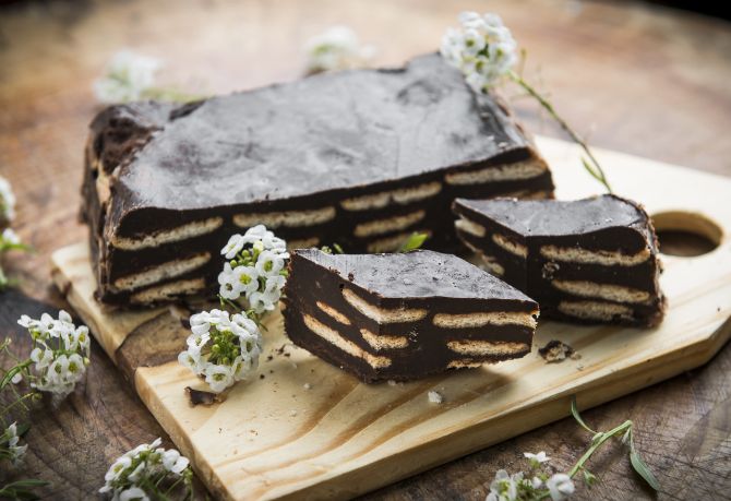 Preto de alma branca - ou, com nome mais politicamente correto, torta de infância de chocolate com bolacha maisena. Foto: Letícia Akemi / Bom Gourmet Preto de alma branca - ou, com nome mais politicamente correto, torta de infância de chocolate com bolacha maisena. Foto: Letícia Akemi / Bom Gourmet