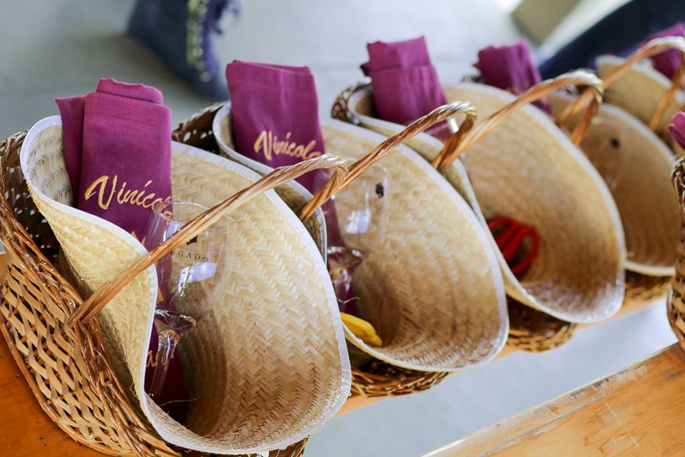 Kit que a Vinícola Legado entrega aos participantes da festa da colheita. Foto: Divulgação Kit que a Vinícola Legado entrega aos participantes da festa da colheita. Foto: Divulgação