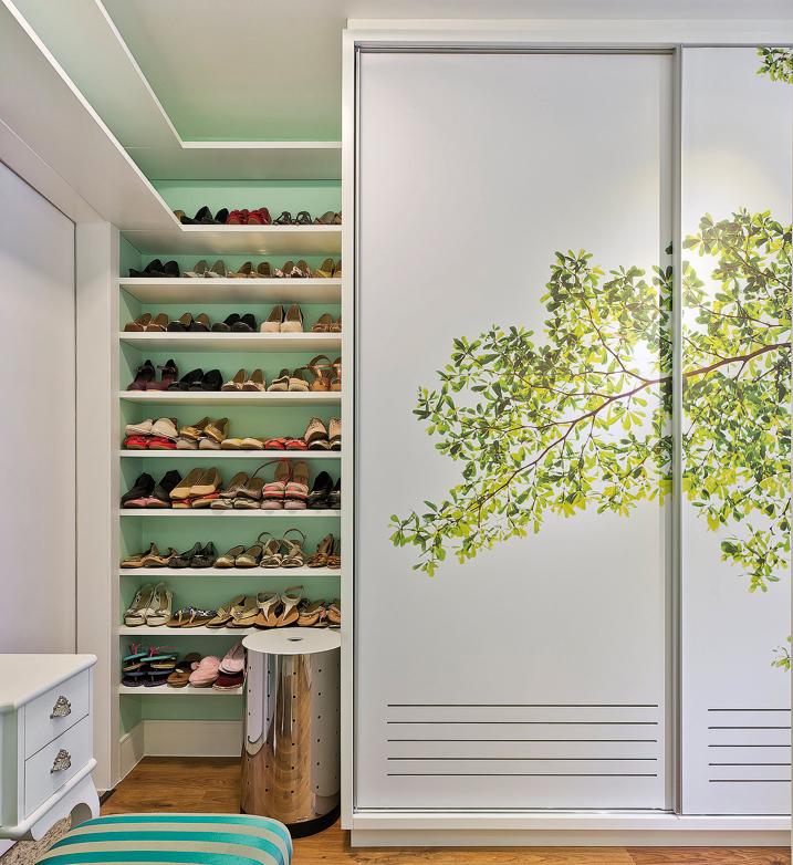 Closet exclusivo para a coleção de sapatos, projetado por Pauline Moraes e Bárbara Penha. Foto: Divulgação Closet exclusivo para a coleção de sapatos, projetado por Pauline Moraes e Bárbara Penha. Foto: Divulgação