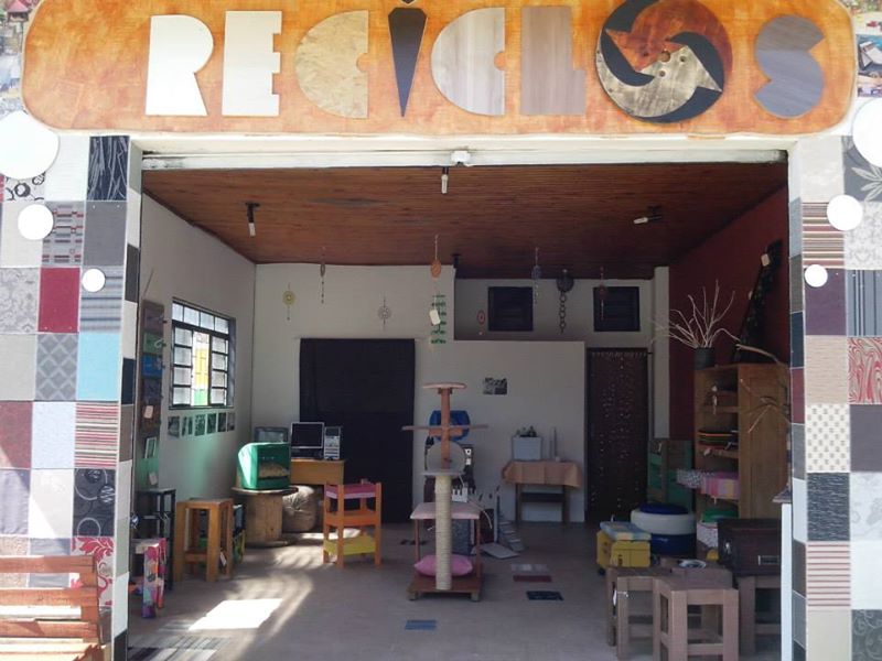 Garimpo: mobília com materiais reciclados Garimpo: mobília com materiais reciclados
