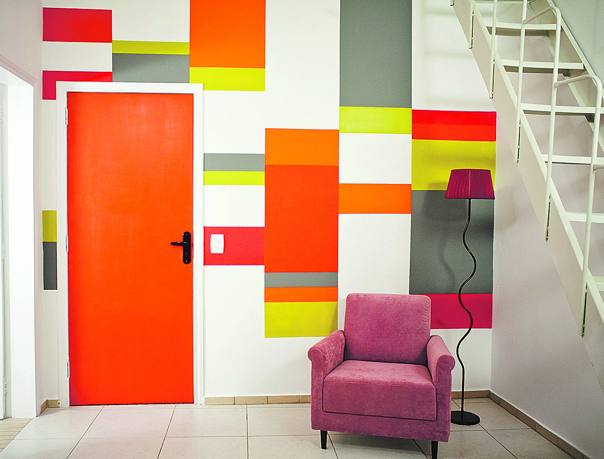 Ambiente mais moderninho com a técnica de pintura do tipo mosaico. Fotos: Tintas Coral / Divulgação