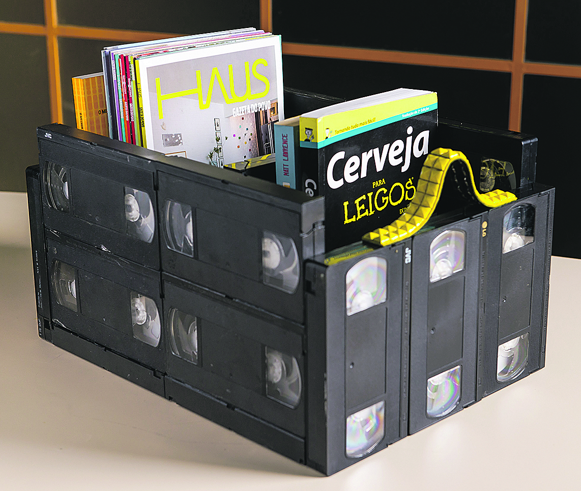 O porta-revistas pode deixar sua sala mais lúdica, deixando as publicações sempre à mão. 
Fotos: Fred Kendi / Gazeta do Povo