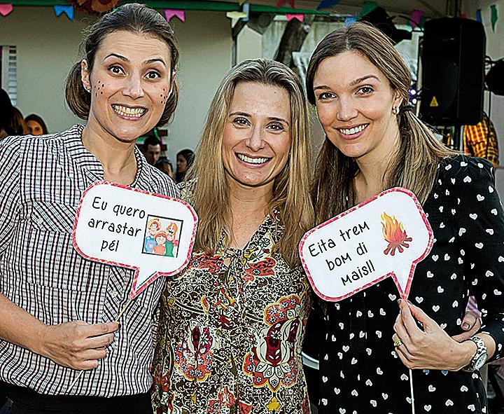 A presidente da FAS, Marcia Fruet, com a gerente de marketing do Shopping Mueller, Melissa Barbosa, e a analista de marketing do mall, Juliana Grapiuna. Foto: Nenad/Divulgação.