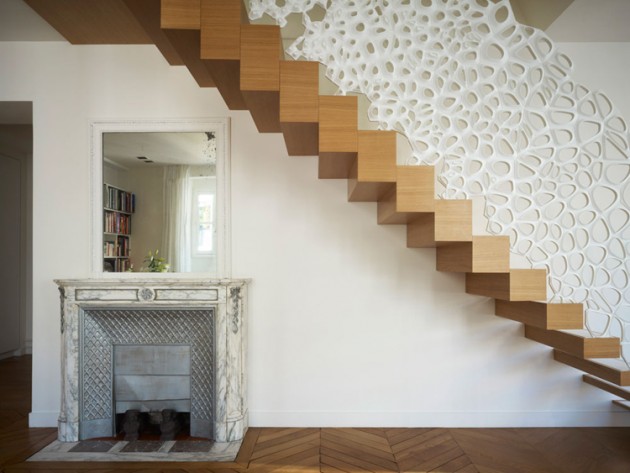 Décor gringa: 12 escadas com design diferente Escada de uma casa de Paris feita de madeira e Corian, com padrões gerados por computador. Foto: Christian Richters/Divulgação
