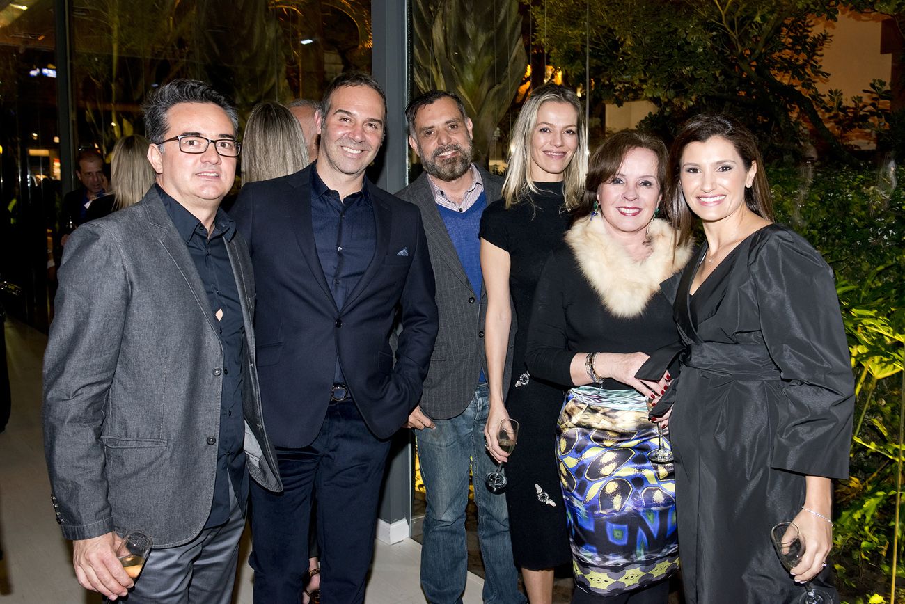 Sérgio Valliatti, Marcos Soares, Maurício Pinheiro Lima, Claudia Pereira, Sonia Holtz e Luciana Patrão.
Foto:Marcelo Stammer / Divulgação. Sérgio Valliatti, Marcos Soares, Maurício Pinheiro Lima, Claudia Pereira, Sonia Holtz e Luciana Patrão.
Foto:Marcelo Stammer / Divulgação.