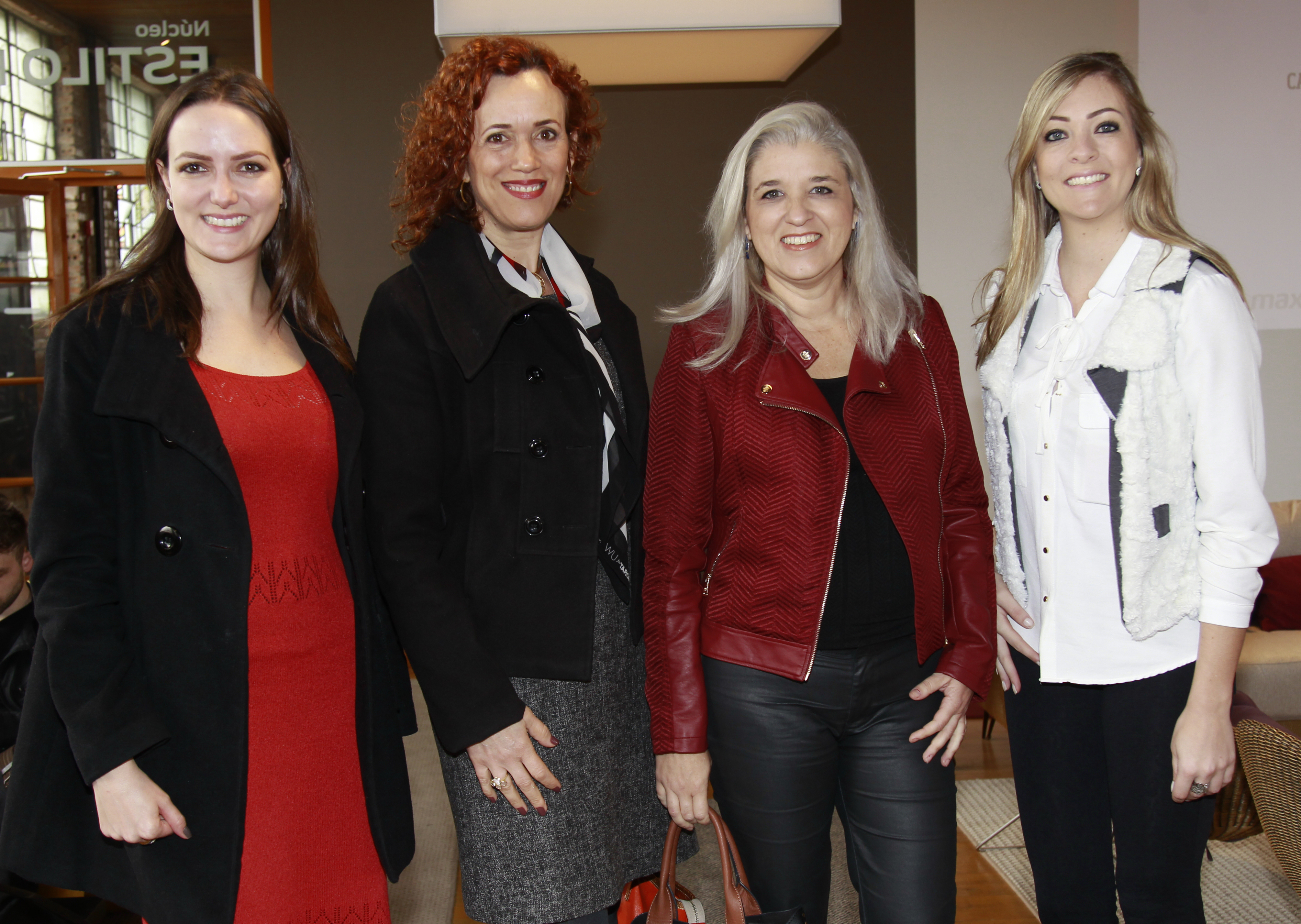 Cristiane Nehrign, da Gazeta do Povo, Calina Mussi e Marcia Campetti, arquitetas, e Kamila Boaretto, da Gazeta do Povo. Cristiane Nehrign, da Gazeta do Povo, Calina Mussi e Marcia Campetti, arquitetas, e Kamila Boaretto, da Gazeta do Povo.