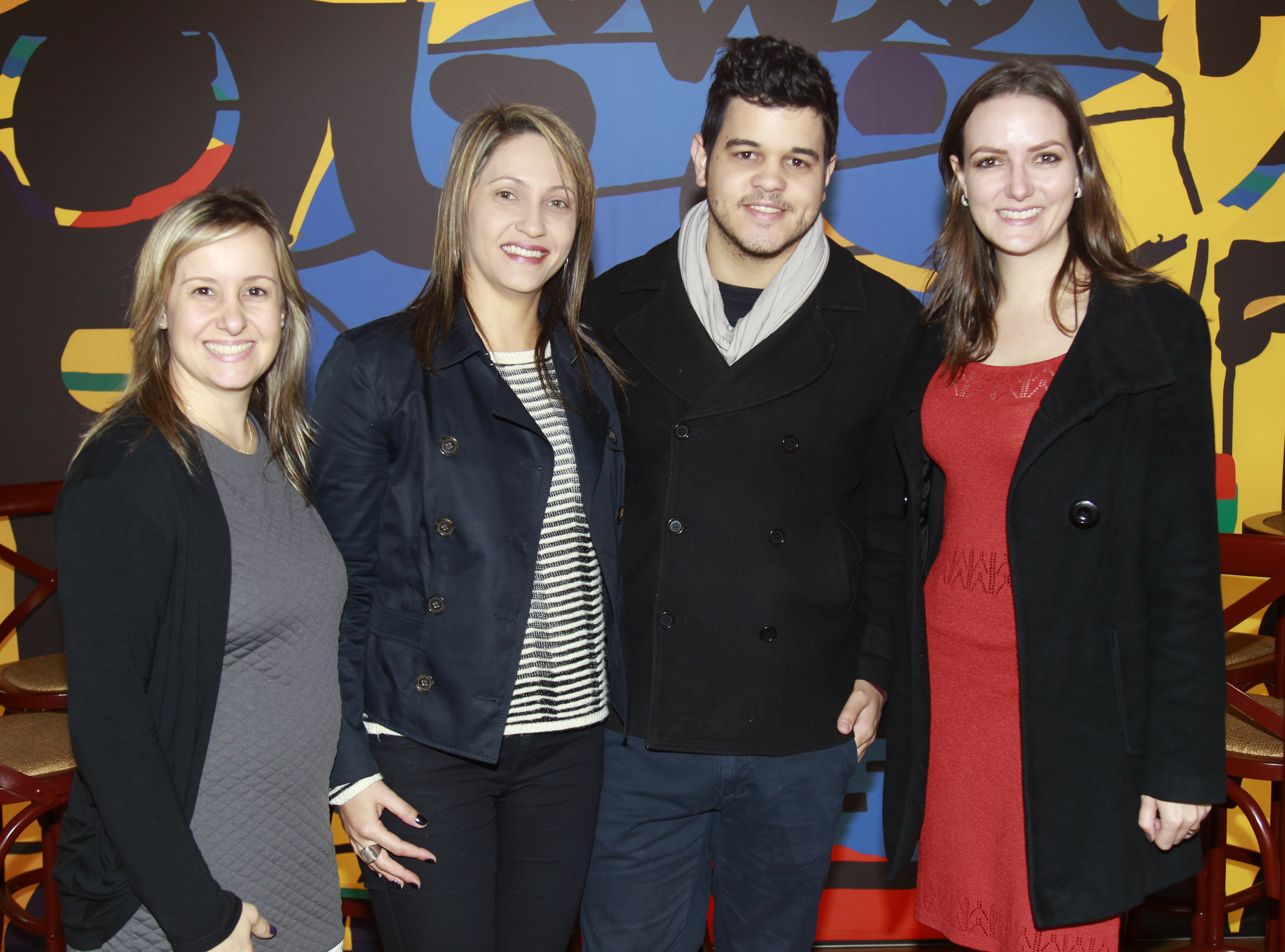 Juliana Loro e Andressa Ferreira, da Adesso Arquitetura, Thiago Sganzerla, das Tintas Renner, e Cristine Nehring, da Gazeta do Povo. Juliana Loro e Andressa Ferreira, da Adesso Arquitetura, Thiago Sganzerla, das Tintas Renner, e Cristine Nehring, da Gazeta do Povo.