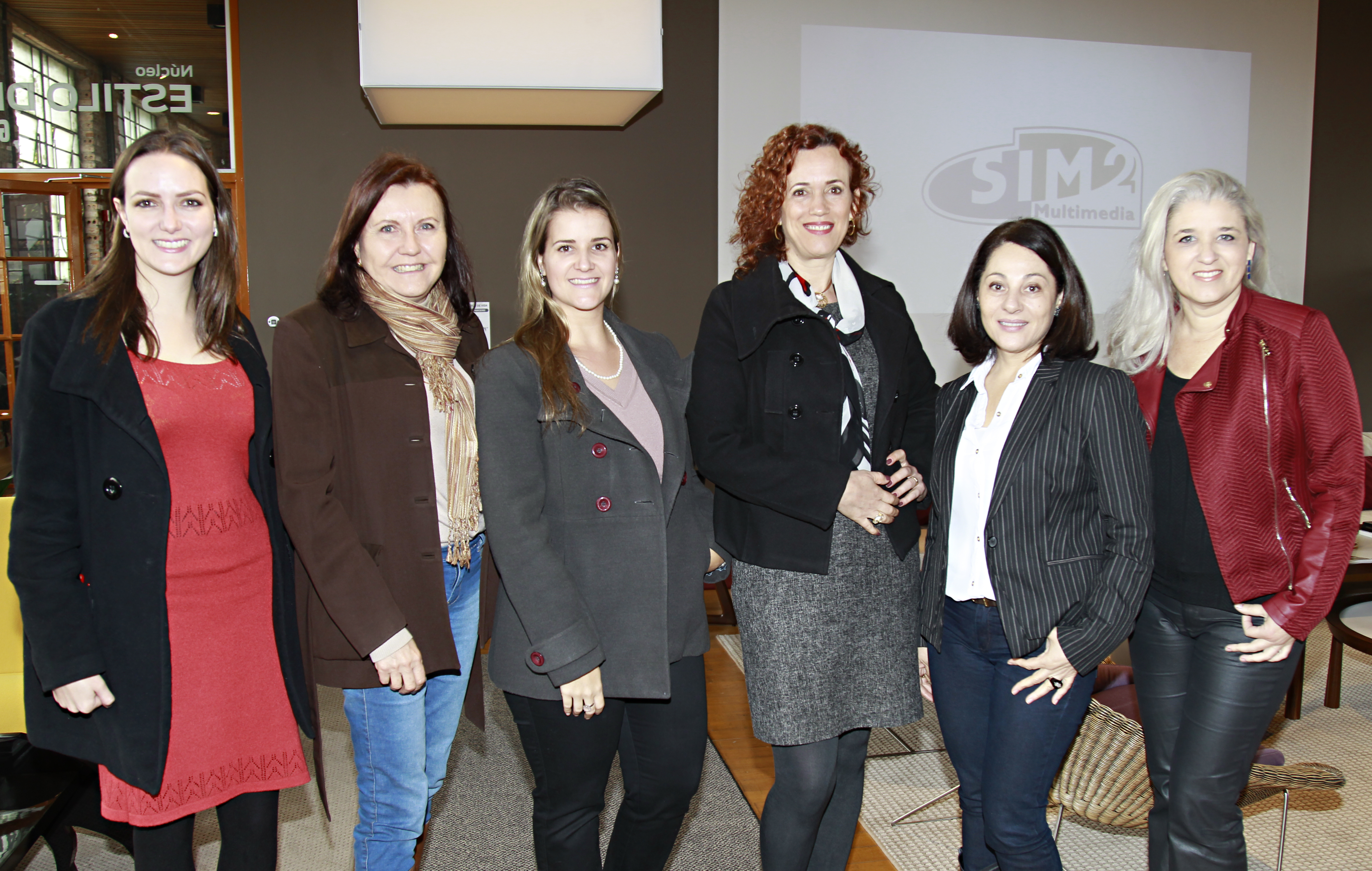 Cristiane Nehring, da Gazeta do Povo, Rosi Guelmann, da Momentum & Design, e as arquitetas Marina Canhadas, Calina Mussi e Cristiane Maciel. Cristiane Nehring, da Gazeta do Povo, Rosi Guelmann, da Momentum & Design, e as arquitetas Marina Canhadas, Calina Mussi e Cristiane Maciel.