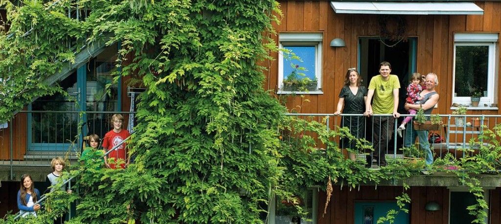Sustentabilidade pauta soluções arquitetônicas de cidades A vida dos moradores do bairro de Vauban, na cidade de Freiburg, é quase sem poluentes atmosféricos. Fotos: Vauban.de /Divulgação.