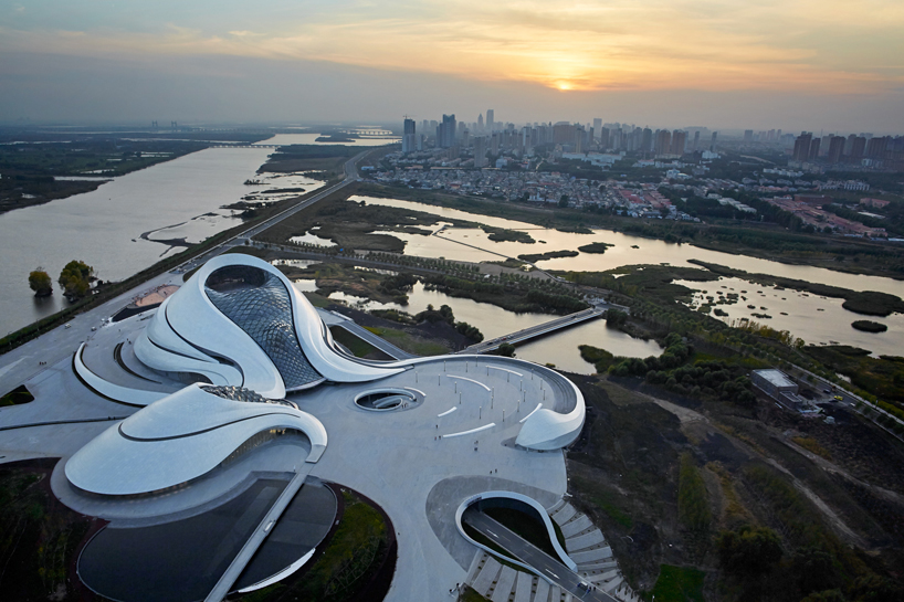 Ópera da cidade de Harbin, no norte da China, abre as portas após cinco anos de obras, com potencial para se tornar ponto focal de cultura da cidade. Foto: Hufton + Crow/MAD Architects/Divulgação