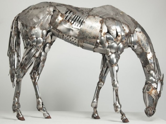 Escultura de cavalo feita a partir de sucatas de metal pelo artista britânico JK Brown. Fotos: JK Brown/Divulgação