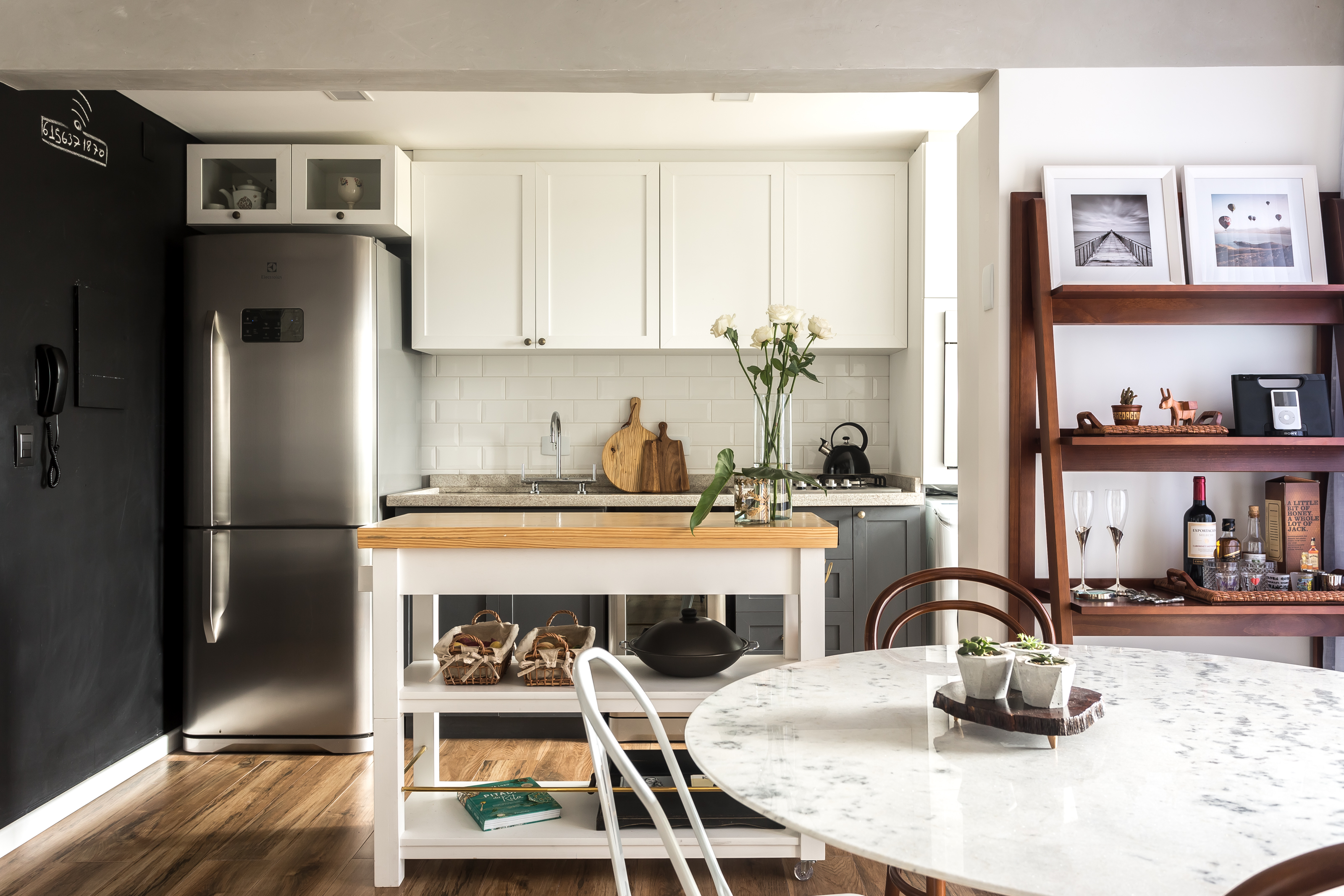 Blogueira abre seu apartamento escandinavo e mostra detalhes da decoração Blogueira abre seu apartamento escandinavo e mostra detalhes da decoração
