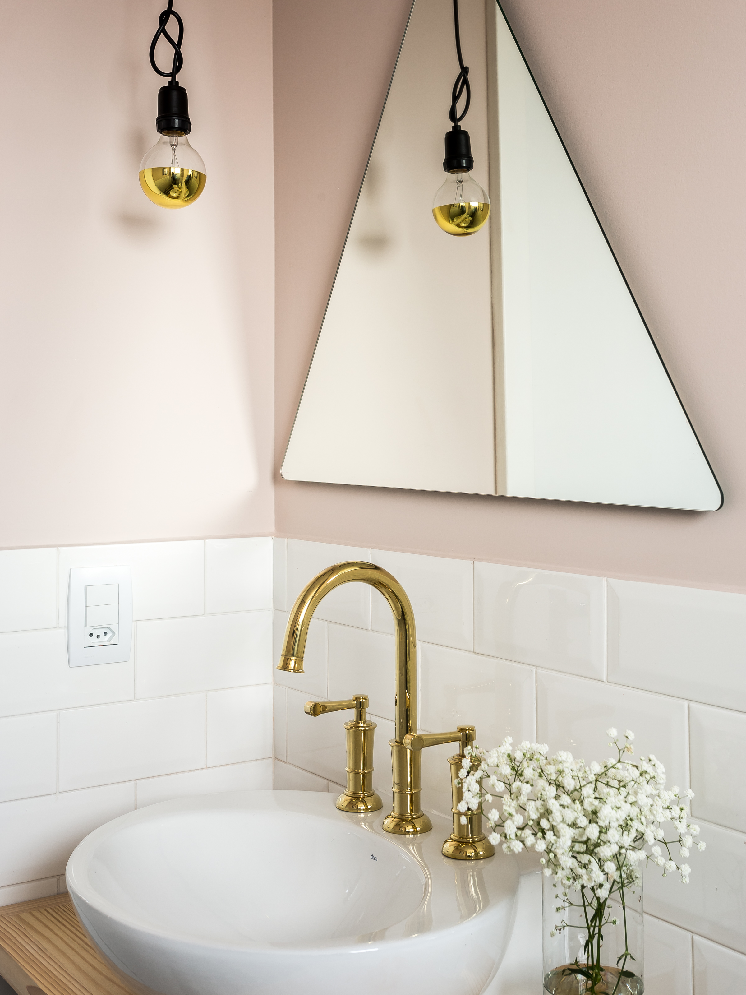 Blogueira abre seu apartamento escandinavo e mostra detalhes da decoração Blogueira abre seu apartamento escandinavo e mostra detalhes da decoração