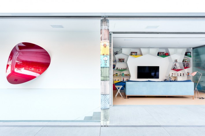 Arquitetura contemporânea de espaço para diversão alia minimalismo com obras de grandes artistas de rua. Fotos: Ricardo Bassetti/Divulgação Arquitetura contemporânea de espaço para diversão alia minimalismo com obras de grandes artistas de rua. Fotos: Ricardo Bassetti/Divulgação