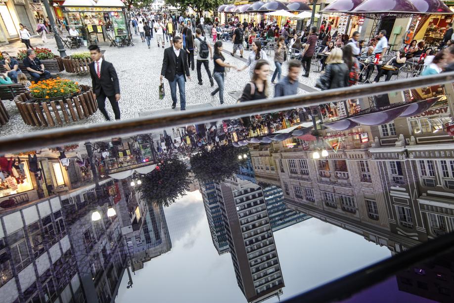 Fechamento da Rua XV revitalizou a região central e inaugurou por essas bandas o conceito de cidade humana. Fechamento da Rua XV revitalizou a região central e inaugurou por essas bandas o conceito de cidade humana.