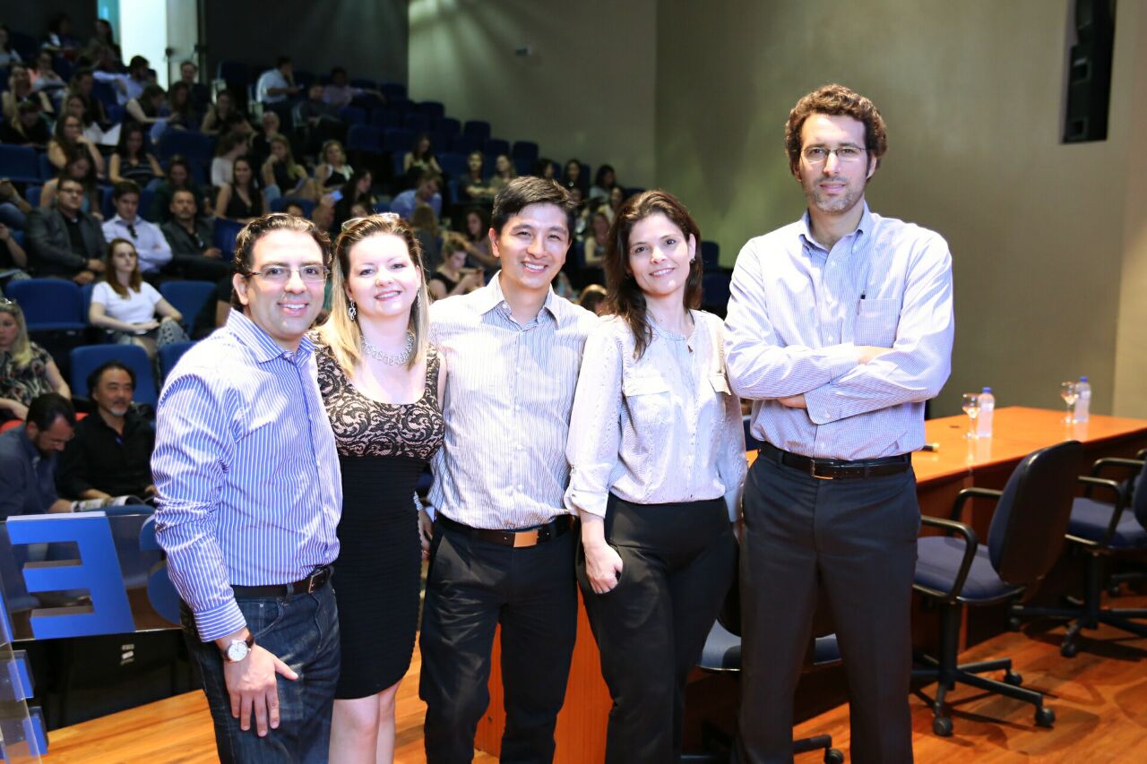 Fábio Tadeu Araújo, Adriana Kalinowski, Keiro Yamawaki, Andrea Sorgenfrei e Fabio Vidal no seminário sobre tendências da arquitetura. Foto: Arnaldo Neto