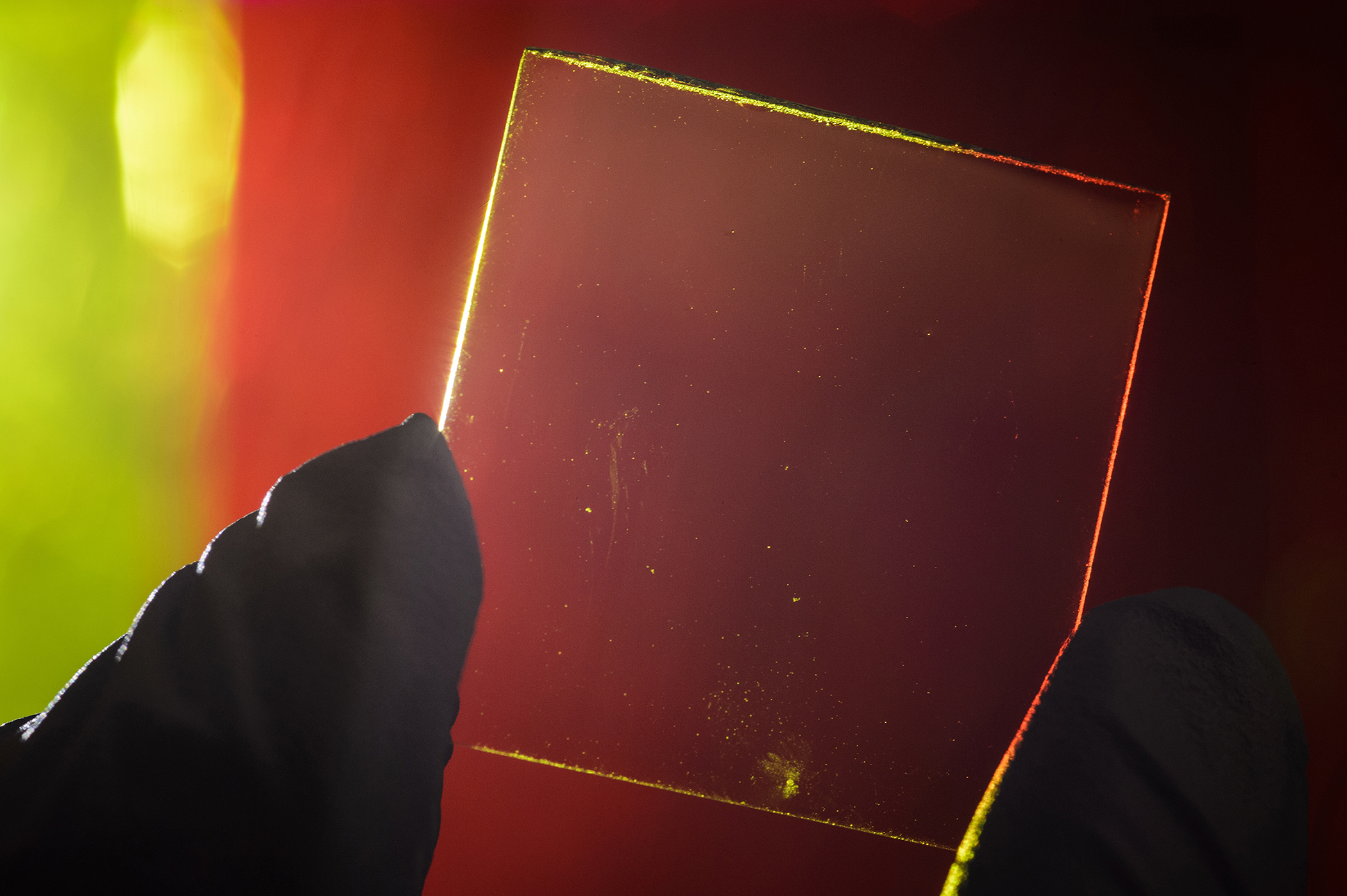 Primeira célula solar transparente abre precedentes para uma revolução energética; veja o vídeo Primeira célula solar transparente abre precedentes para uma revolução energética; veja o vídeo