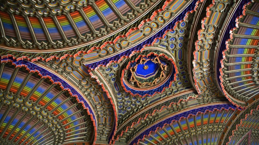 Desenhos da cauda de pavão foram a inspiração para o teto do Castelo de Sammezzano, na Itália. Foto: Antonio Cinotti/Flickr/Reprodução