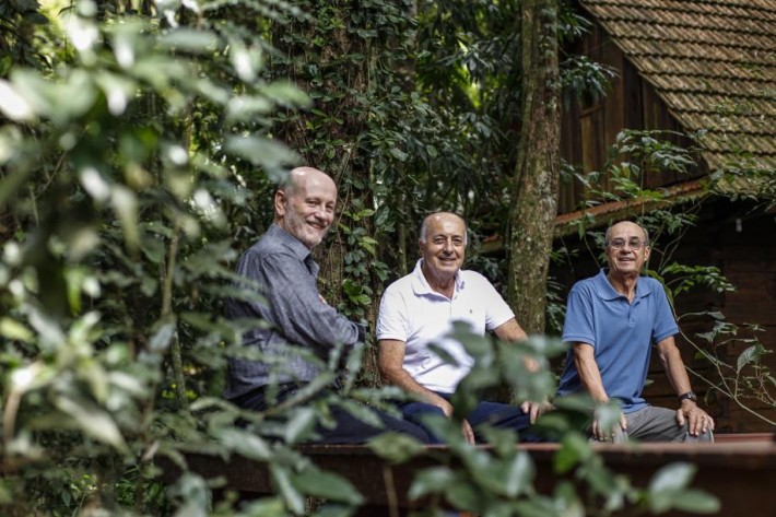 Haus reuniu alguns dos grandes nomes da velha guarda do Ippuc: Alan Cannell, Abrão Assad e Osvaldo Navaro. Haus reuniu alguns dos grandes nomes da velha guarda do Ippuc: Alan Cannell, Abrão Assad e Osvaldo Navaro.