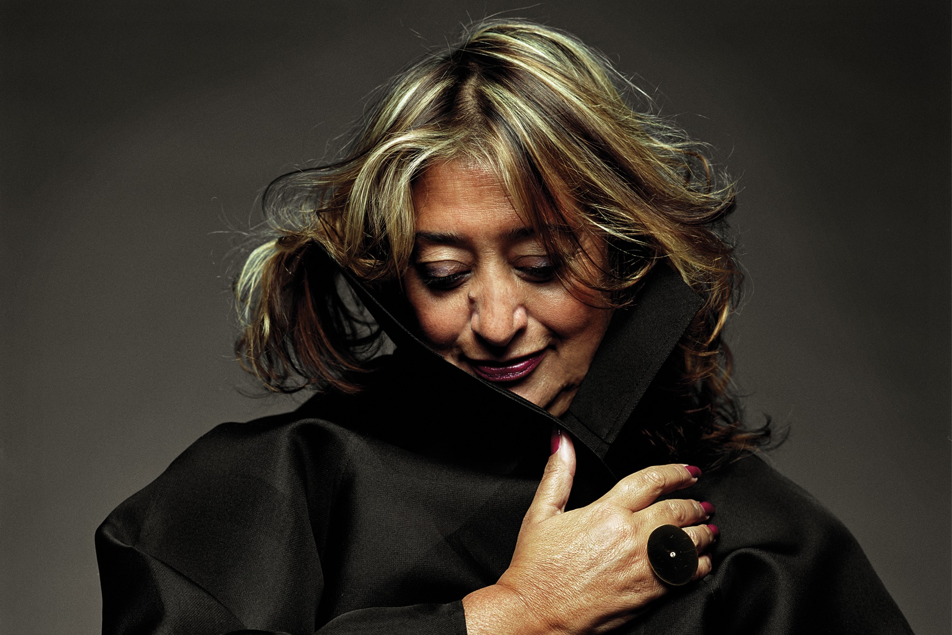 A arquiteta iraquiana foi a primeira mulher a levar um Pritzker para casa em 2004. Foto: Zaha Hadid Architects/Steve Double/Divulgação A arquiteta iraquiana foi a primeira mulher a levar um Pritzker para casa em 2004. Foto: Zaha Hadid Architects/Steve Double/Divulgação