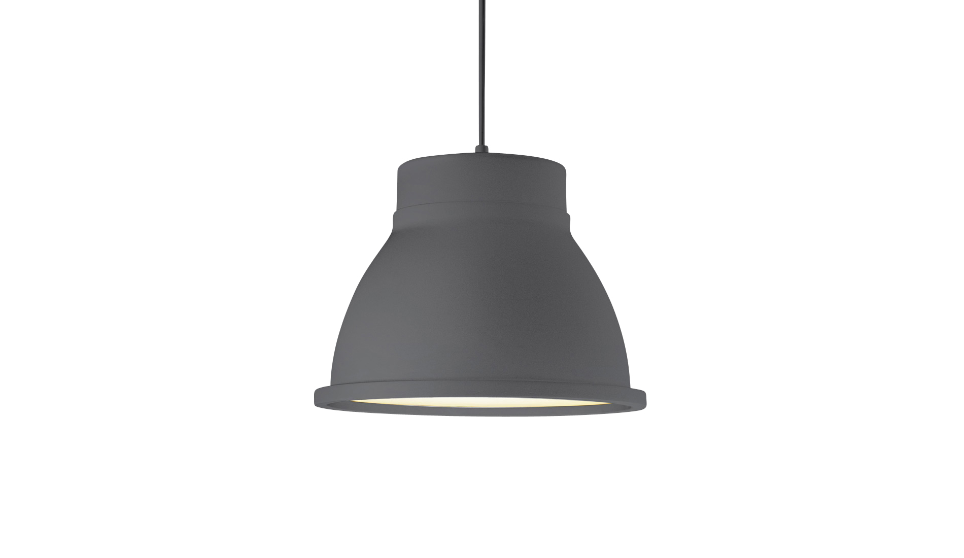 O design moderninho da luminária Unfold Form Us With Love, da Muuto, fica por conta da cúpula cinza de borracha. Com base em alumínio e difusor de vidro, pode ser encontrada na Ontwerp por R$ 1.564. O design moderninho da luminária Unfold Form Us With Love, da Muuto, fica por conta da cúpula cinza de borracha. Com base em alumínio e difusor de vidro, pode ser encontrada na Ontwerp por R$ 1.564.