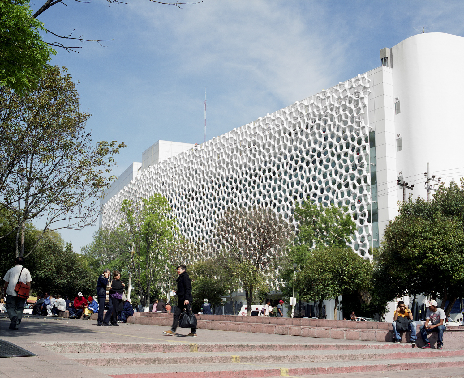 Fachada Prosolve no Hospital General Dr. Manuel Gea González, na Cidade do México. Foto: Divulgação Elegant Embellishments Fachada Prosolve no Hospital General Dr. Manuel Gea González, na Cidade do México. Foto: Divulgação Elegant Embellishments