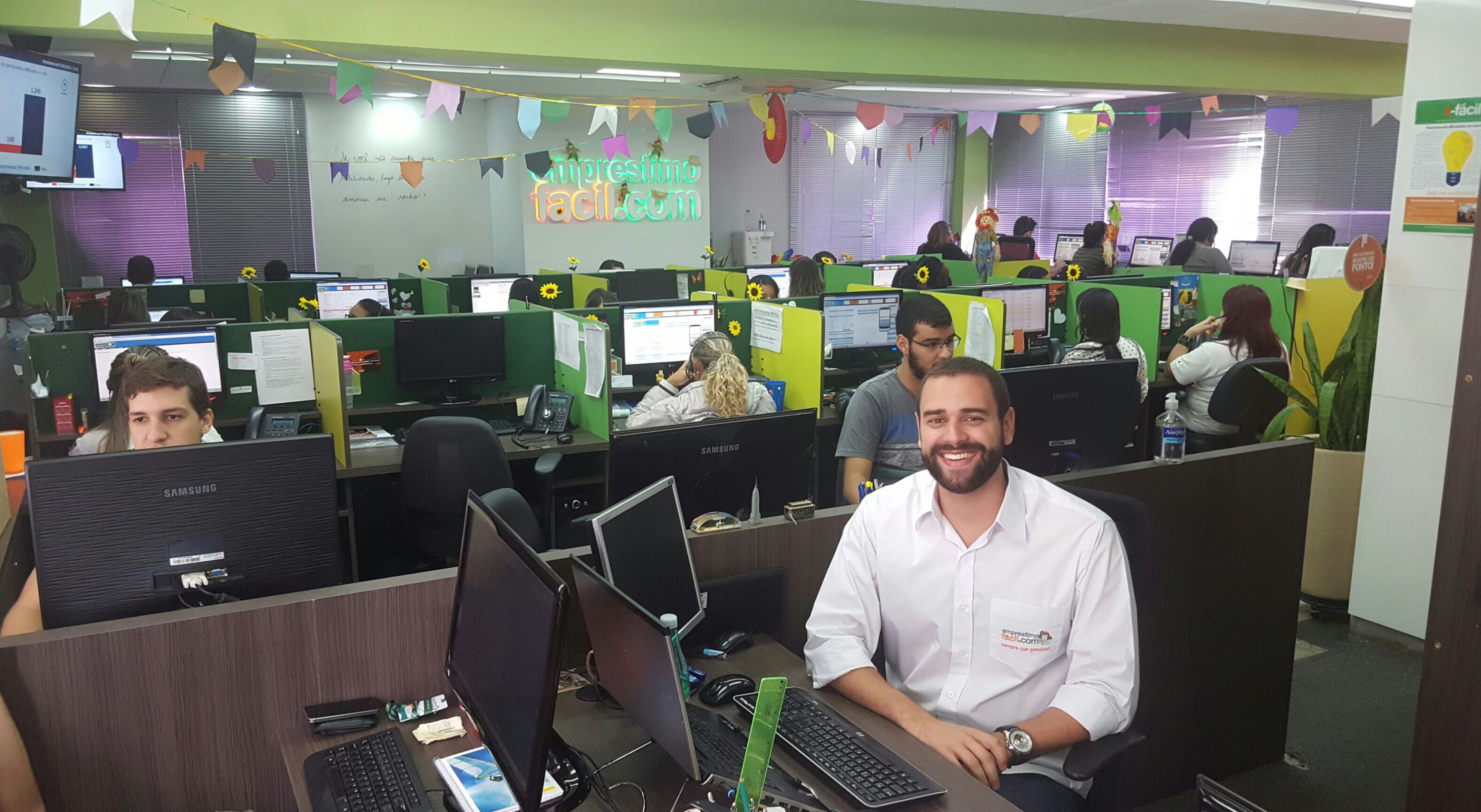 Empresário Cristiano Amâncio comemora os resultados de investir na reforma do escritório. 
Foto: enrique Queiroga / Divulgação