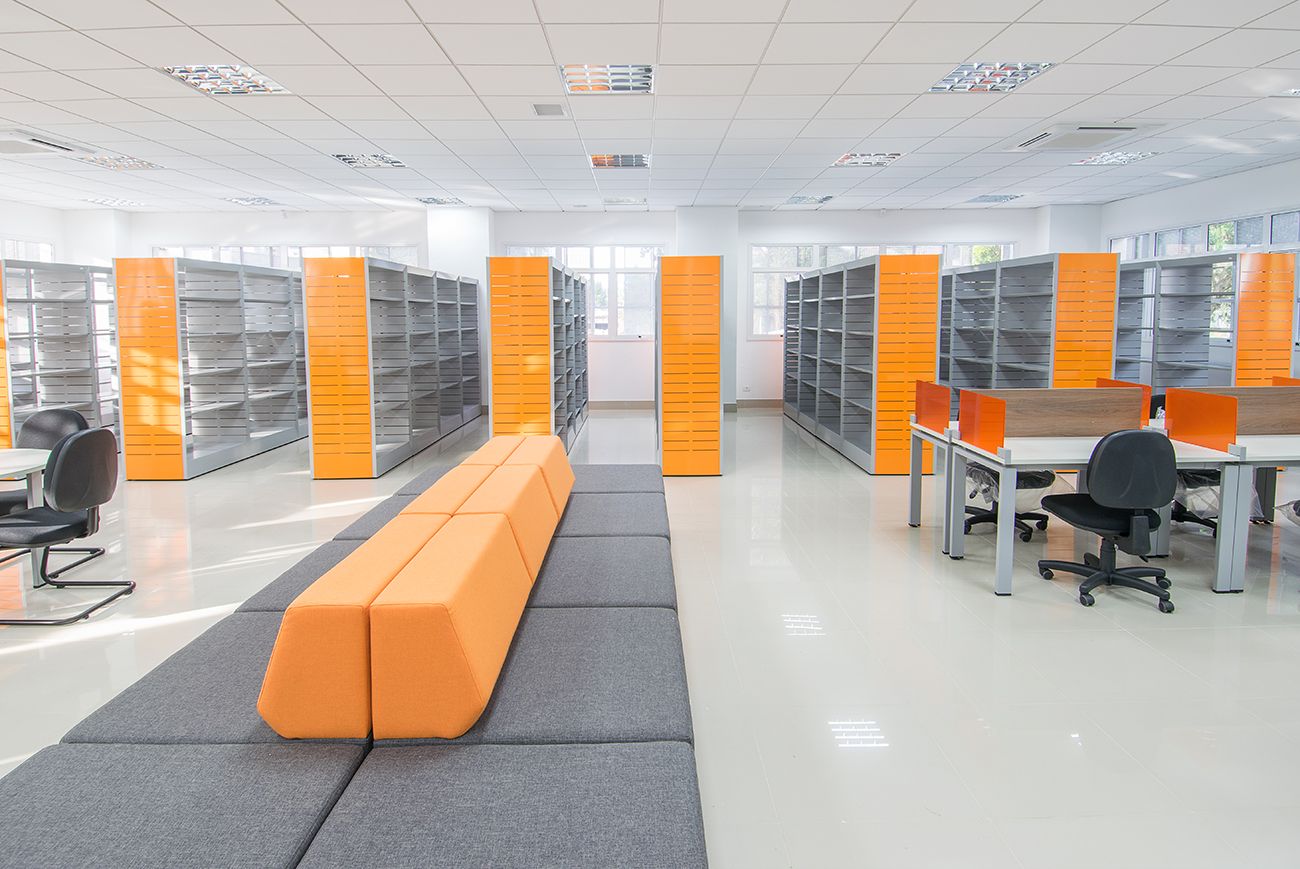 Biblioteca do Sena Portão: salas têm sistema eficiente de ventilação para economizar energia com ar condicionado.
Foto: RAC Engenharia / Divulgação Biblioteca do Sena Portão: salas têm sistema eficiente de ventilação para economizar energia com ar condicionado.
Foto: RAC Engenharia / Divulgação