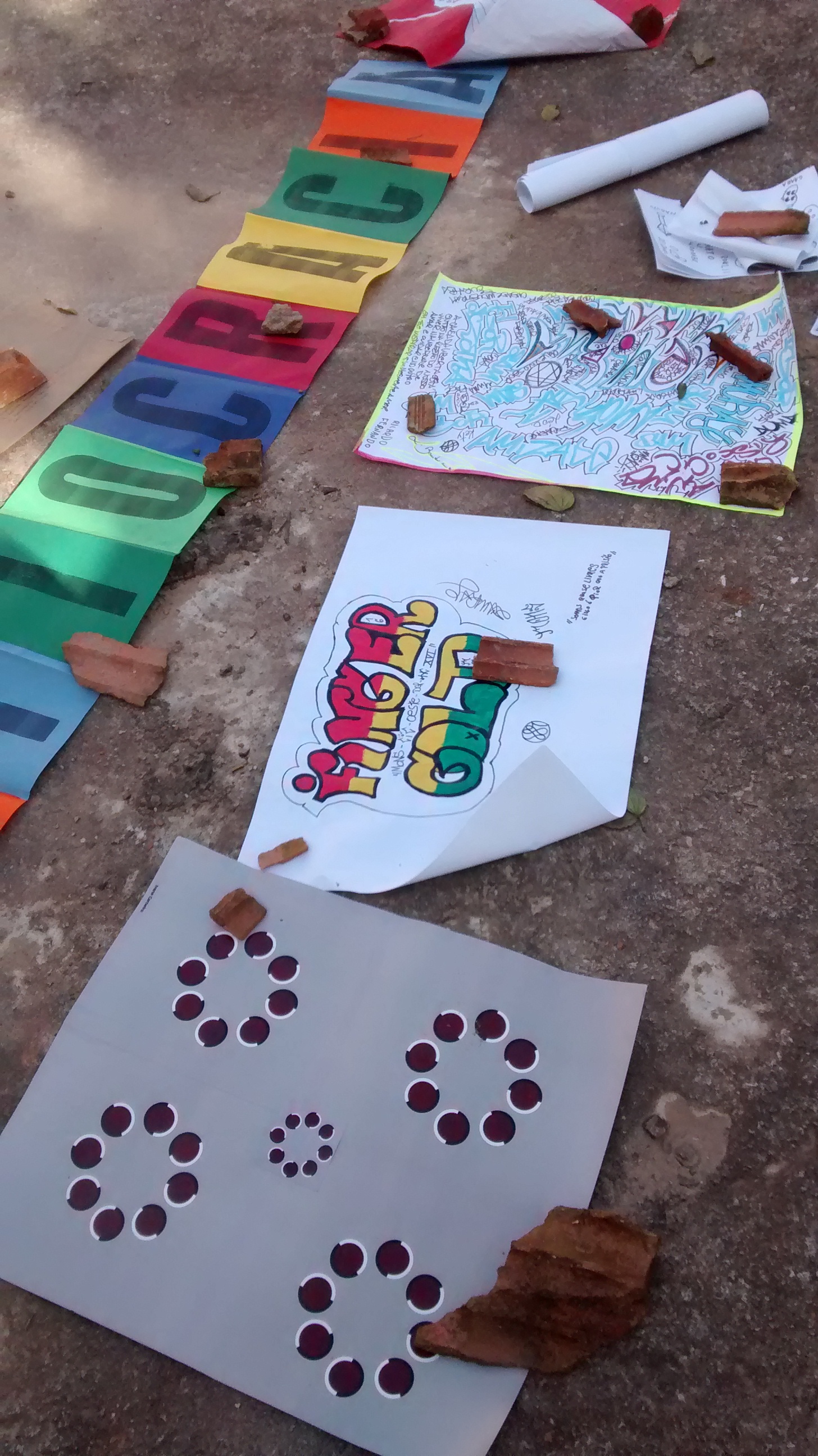 Os desenhos foram enviados por artistas de 16 cidades diferentes do país
Foto: Amanda Milléo / Gazeta do Povo Os desenhos foram enviados por artistas de 16 cidades diferentes do país
Foto: Amanda Milléo / Gazeta do Povo