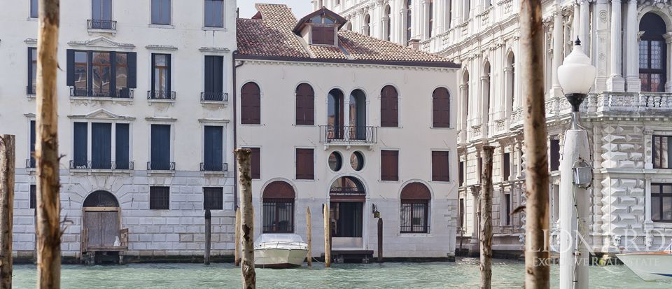 Johnny Depp coloca prédio histórico em Veneza à venda por US$ 10,9 milhões Johnny Depp coloca prédio histórico em Veneza à venda por US$ 10,9 milhões