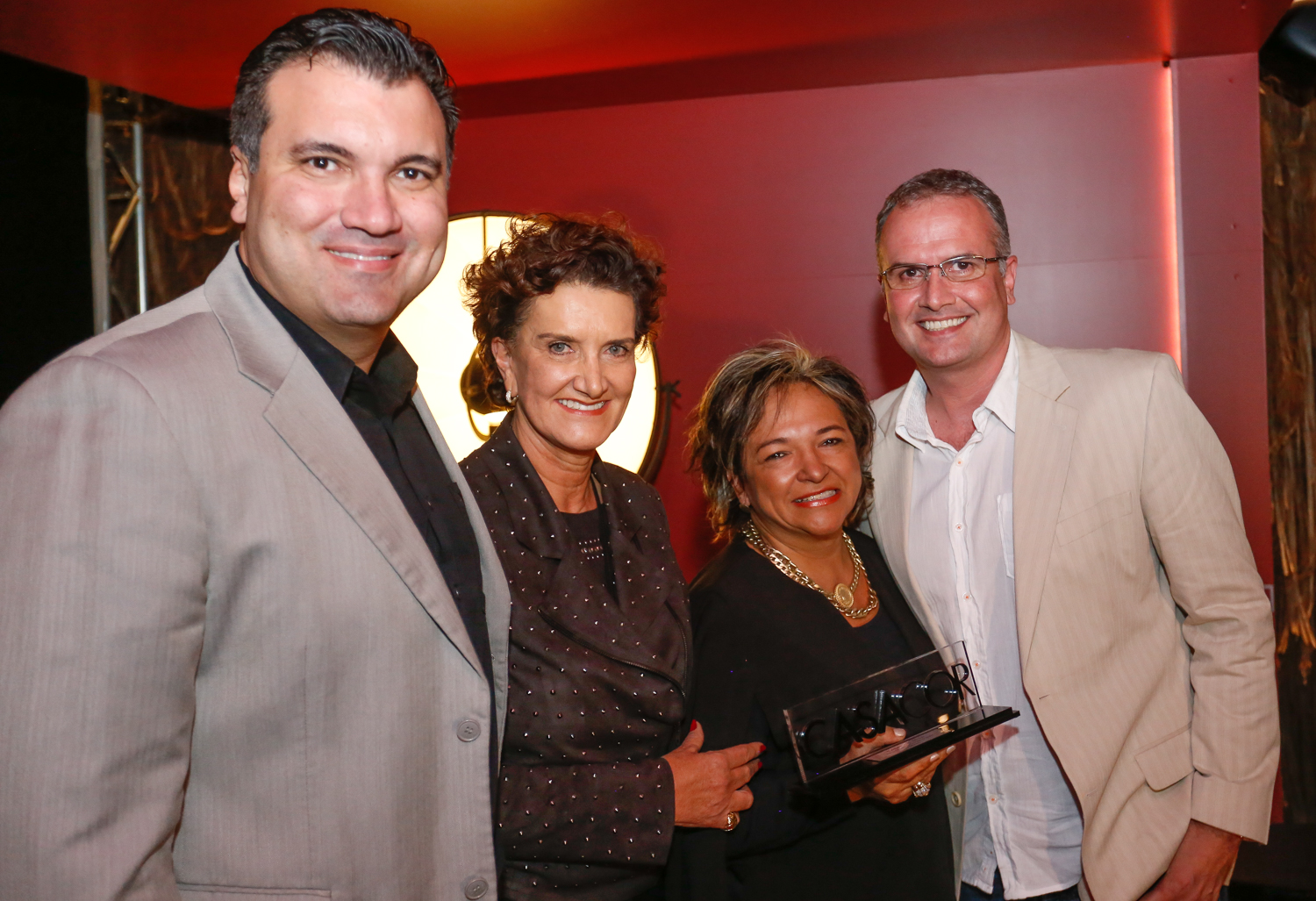 Marinosio Trigueiros Neto II, Marina Nessi, Romy Schneider e Rodrigo Tocunduva.
Foto: Valterci Santos/Divulgação Marinosio Trigueiros Neto II, Marina Nessi, Romy Schneider e Rodrigo Tocunduva.
Foto: Valterci Santos/Divulgação